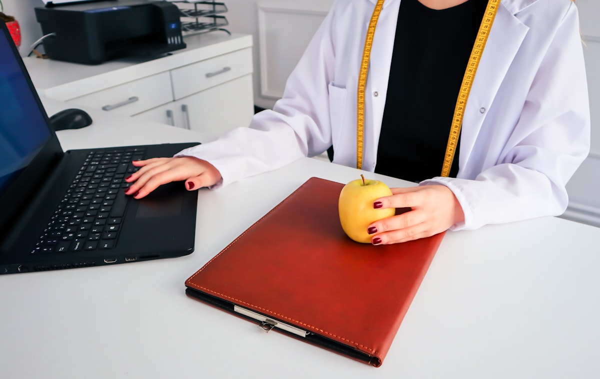 Nutritionist consulting with client
